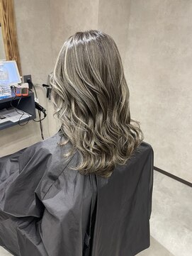 サニー 渋谷(SUNNY) バレイヤージュ、ハイライト、レイヤーロング、グレーベージュ