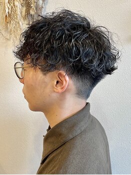 ルーストヘアー(Roost hair)の写真/男性も居心地の良い落ち着いた店内。ナチュラルから個性派まで幅広くご提案します【波巻き/ツイスパ】