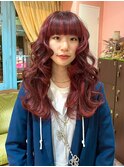 ワイドバング×ワインレッドカラーで印象的に