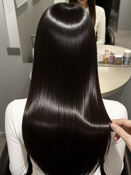 アンルポン 梅田(un le pont)の写真/忙しい朝のセットも楽になる♪優しい薬剤を使った自然な縮毛矯正で自慢の艶髪へ