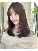 ナナローネス(nana loness) 顔まわりレイヤー　レイヤーカット　ミディアムレイヤー　内巻き