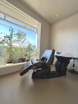 Asobi hair lab【アソビ　ヘア　ラボ】の写真/【リピート率95%超え】プライベートスペース完備の極上スパルームで、心からのリラクゼーション体験を。