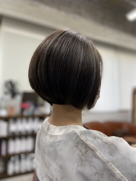 ポンパデュール ヤゴト(Pompadour YAGOTO) シルキーカットーボブ