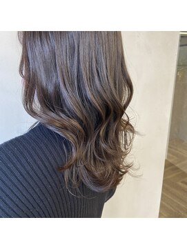 リジー(Litzy) 人気のカーキアッシュ【三國麗奈】