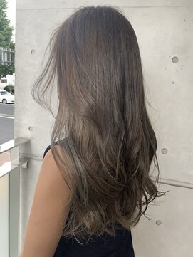 リバレッジ 白金(Leverage) 白髪ぼかしハイライトでもオシャレカラー　担当山岡