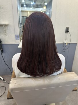 トッカ ヘアアンドトリートメント 難波店 レッドブラウンカラーのロングスタイル