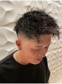 短髪パーマ/ツイスパフェード/アップバング/金メッシュ