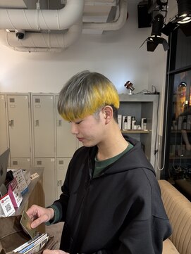 エイト 池袋店(EIGHT ikebukuro) シルバー/イエロー/ツートーンカラー/ケアブリーチ