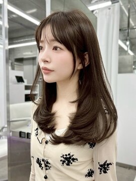 透明感チョコレートカラーミディアムレイヤー顔周りカット表参道