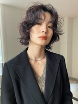 エン 三島(en)&nbsp;センターパート/暗髪パーマ/ニュアンスパーマ/カシスレッド/小顔