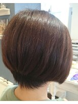 モノンクル(Mononcle)&nbsp;梅雨時期でも落ち着く、横スライスでカットしたボブ