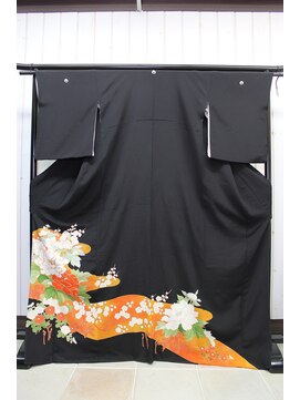 ルナクレセント (Luna crescent) 留袖LT-17 ¥13000~(着付料込み)