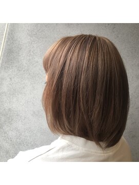 ヘアサロンM 新宿 どの季節にも大人気!ミルクティーベージュ!