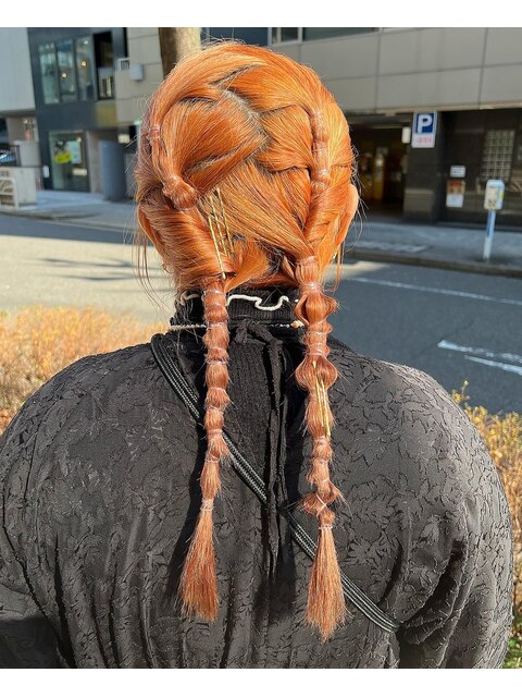 個性的アレンジ×変形ツイン編みおろし×オレンジヘア