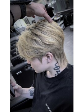 シン(syn) センターパートウルフ