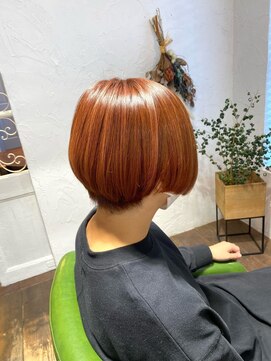 ロア(Loah) サラツヤオレンジショート/ハイトーンカラー