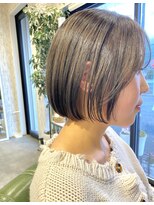 ヨル(Jor) 軽く耳かけミニボブstyle