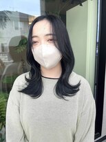 ジゼラ(GISELA)&nbsp;レイヤーカット くびれヘア 顔まわりレイヤー ブルーブラック