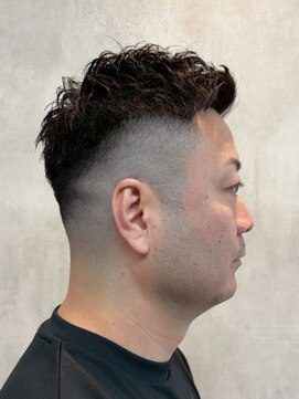 インフィニィト ネオ(INFINITO NEO) 【ピンパーマ × フェードベリーショート】