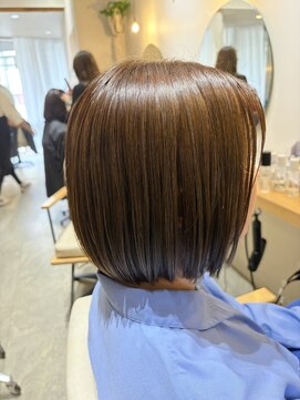 パラゴ(PARAGO.) 大人ボブ×白髪ぼかしオリーブカラー