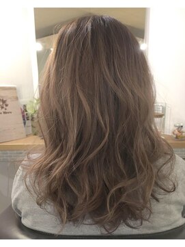 ヘアアンドスパ モア(Hair&Spa More By LikkleMore) ハイトーン パープルアッシュ【王子 加藤 ブリーチ】