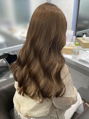 【西梅田駅/徒歩３分】トレンドカラーもお任せ。お客様の髪質を見極め、必ず似合う色味をご提案します。