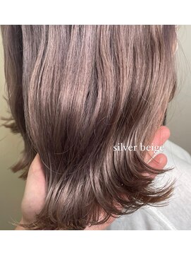 ビヨンドイー(beyond E) シルバーベージュカラー