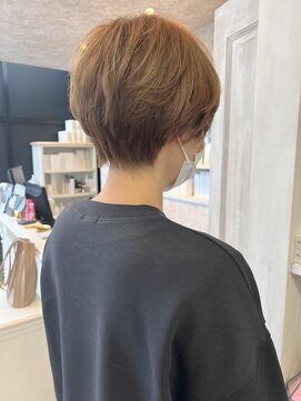 キャアリー(Caary) 福山市美容室Caary襟足スッキリハイトーンベージュ冬ショート