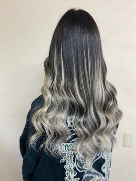 ナスキィ(Naski) バレイヤージュ風スタイル