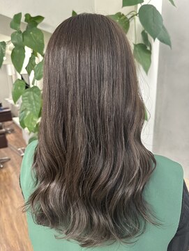 インビテーション(invitation) ブルーアッシュカラー◎ウェーブロング