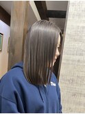 切りっぱなしミディアム×グレージュカラー