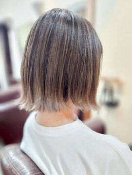 アリーム(Areem) 外ハネグレージュ