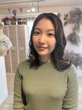 くびれミディアムヘア