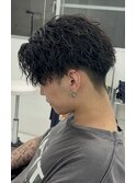 ツイストスパイラルパーマ　メンズ　マッシュ　刈り上げ　眉毛