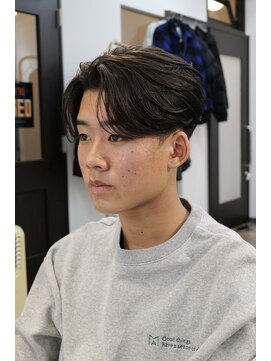 ファミリア 新宿(familiar) センターパート　テーパーフェード