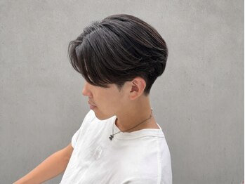 フィフスワン(fifth one)の写真/ワンカール×センターパートで、清潔感あるスタイルに*ショートレイヤーのデザインも◎[メンズパーマ/町田]