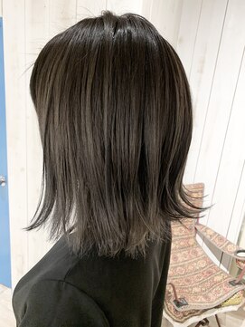 ギャレット 新宿店(Garret) アッシュグレー/切りっぱなしボブ/外ハネボブ/ボブ/ハイライト