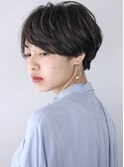小顔　黒髪　パーマショート　暗髪　マッシュショート　前髪あり