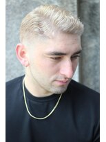 エイル(AILE)&nbsp;サイドパート/ハードパート/スキンフェード/ホワイトカラー