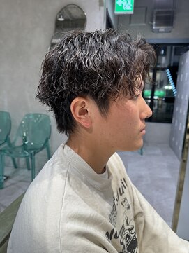 ゼスト リル 新宿(ZEST lill) ツイストスパイラル センターパート ハイライト ウルフ