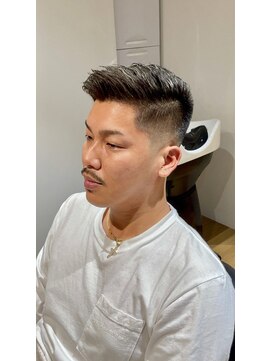 オーラム(OORAM) サイドパートスキンフェード