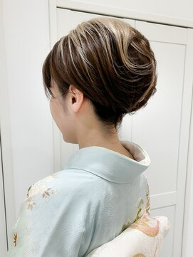 サクシード ミディアムヘアーのアップ