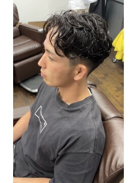 バタクラン(BATACLAN) パーマ/メンズ/シェービング/バーバー/眉毛/メンズカット/理容室