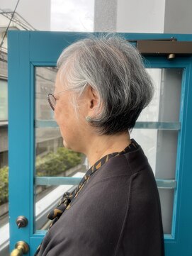 アオトーキョー 二子玉川(ao.tokyo) シルバーヘアのふんわりボブ/50代60代