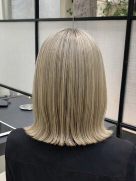 ジ オスカー(THE OSCAR) 外ハネボブ/外ハネミディアムボブ/アンブレラホワイトベージュ◎