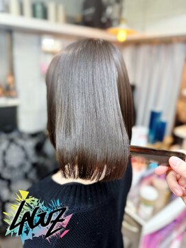 ラグズ 茅ヶ崎(LAGUZ) アッシュグレージュ × 切りっぱなしボブ