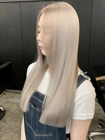 イル(iLe.)&nbsp;ミルクティーベージュダブルカラーブリーチカラーレイヤーカット