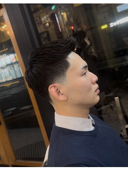 MR.BROTHERS CUT CLUB 福岡店【ミスターブラザーズ カットクラブ】の写真/【薬院】22時迄営業。仕事帰りに嗜む「男の社交場」。清潔感と色気を纏う、極上のビジネスバーバー。