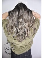 ルーヴェ(LOWE)&nbsp;【LOWE池谷】外国人風バレイヤージュとホワイトベージュのロング