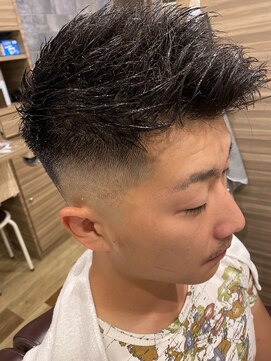 銀座マツナガ 神田店 ソフトモヒカン短髪黒髪スキンフェードカットメンズ爽やか無造作